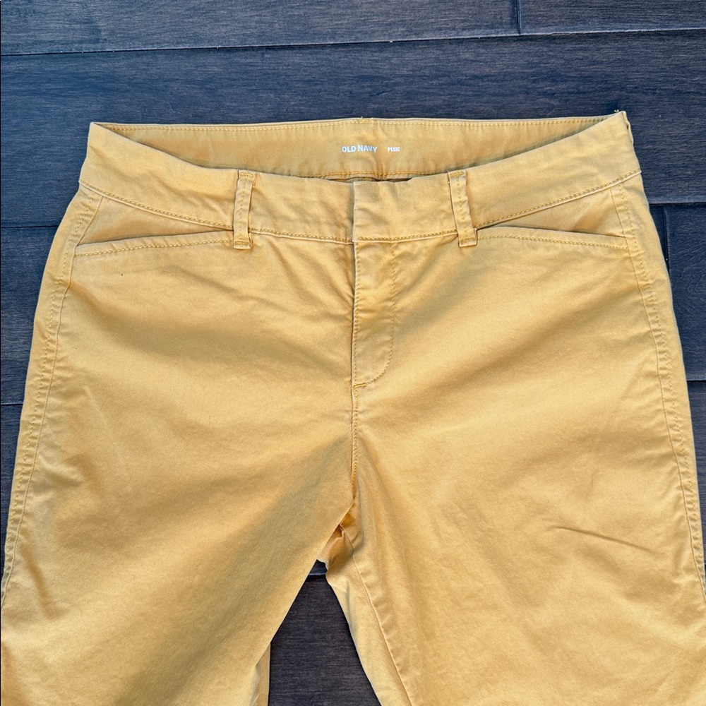 ❤️3/$30 Old Navy Women’s Pixie Yellow Pants - Picture 3 of 12